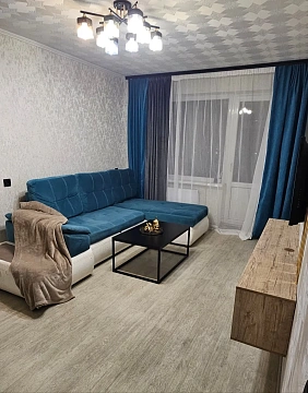 Трехкомнатная квартира посуточно в Кривом Роге, Центрально-Городской район, пр-т Мира, 4