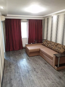 Трехкомнатная квартира посуточно в Кривом Роге, Металлургический район, ул. Соборности, 41