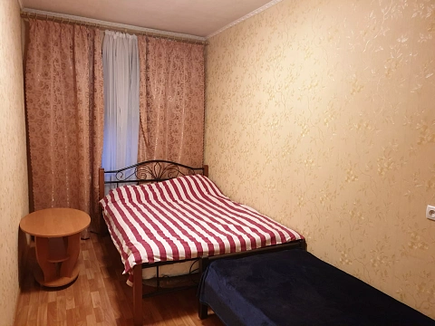 3 rooms apartments daily Kryvyi Rih, Saksaganskiy district, Gagarina Ave., 5