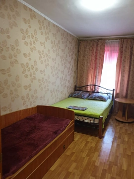 3 rooms apartments daily Kryvyi Rih, Saksaganskiy district, Gagarina Ave., 5
