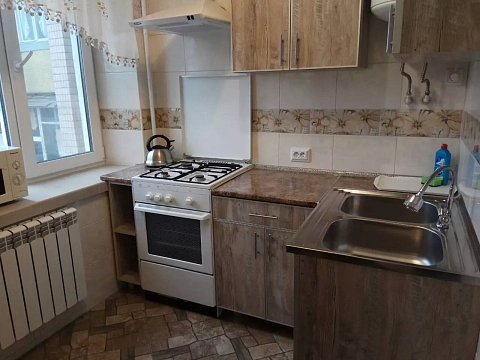 Двухкомнатная квартира посуточно в Хмельницком, ул. Соборная, 58