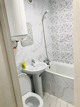 Двухкомнатная квартира посуточно в Хмельницком, ул. Соборная, 43