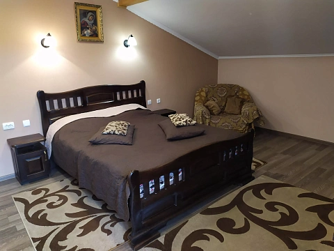 2 rooms apartments daily Skhidnitsa, Zarechnaya St., 3