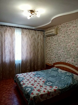 2 rooms apartments daily Kherson, Suvorovskiy district, Nezavisimosti Ushakova Ave., 58