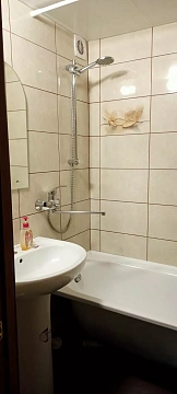 2 rooms apartments daily Kherson, Suvorovskiy district, Nezavisimosti Ushakova Ave., 58