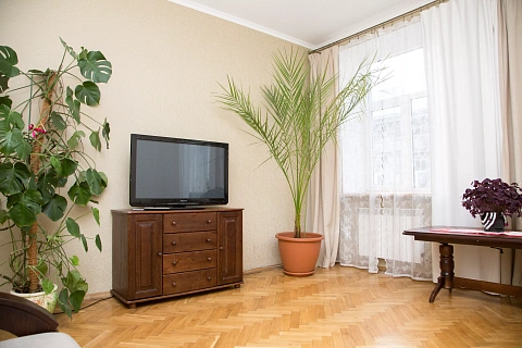 3 rooms apartments daily Lviv, Galitskiy district, Petra Doroshenko St., 27