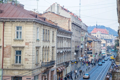 3 rooms apartments daily Lviv, Galitskiy district, Petra Doroshenko St., 27