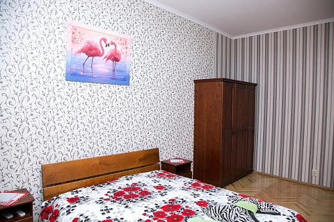 3 rooms apartments daily Lviv, Galitskiy district, Petra Doroshenko St., 27
