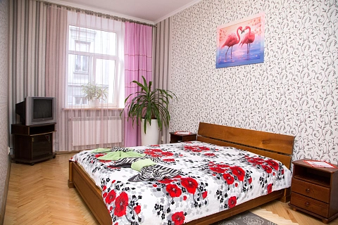 3 rooms apartments daily Lviv, Galitskiy district, Petra Doroshenko St., 27