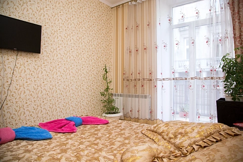 3 rooms apartments daily Lviv, Galitskiy district, Petra Doroshenko St., 27