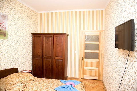 3 rooms apartments daily Lviv, Galitskiy district, Petra Doroshenko St., 27