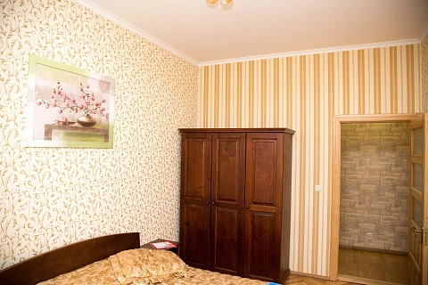 3 rooms apartments daily Lviv, Galitskiy district, Petra Doroshenko St., 27