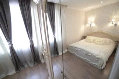 3 rooms apartments daily Illichivsk (Chornomorsk), 1-go Maya St., 1Г