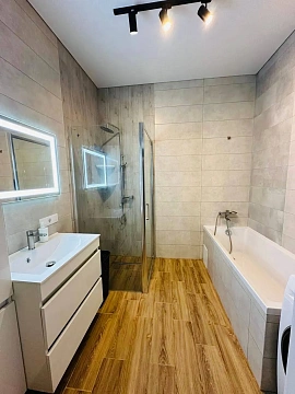 2 rooms apartments daily Uzhhorod, Frantisheka Tikhogo St., 13д