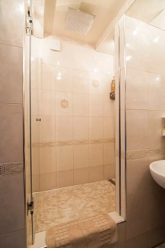 2 rooms apartments daily Kyiv, Desnyanskiy district, Kashtanovaya St., 11