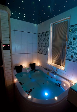 2 rooms apartments daily Kyiv, Desnyanskiy district, Kashtanovaya St., 11