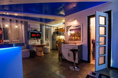 2 rooms apartments daily Kyiv, Desnyanskiy district, Kashtanovaya St., 11