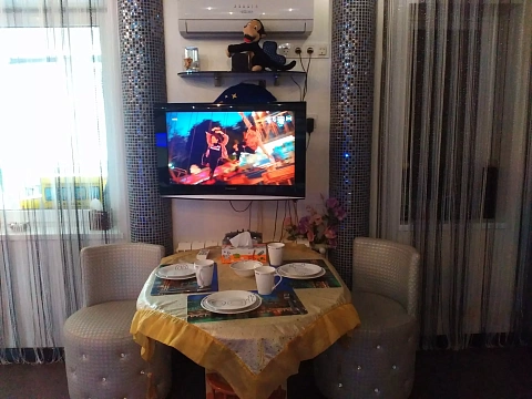 2 rooms apartments daily Kyiv, Desnyanskiy district, Kashtanovaya St., 11