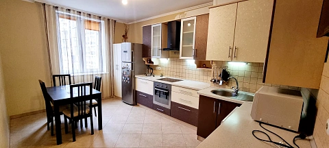 2 rooms apartments daily Chernivtsi, Pervomayskiy district, CHernomorskaya St., 4а