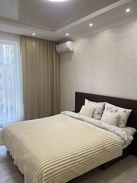 2 rooms apartments daily Chernivtsi, SHevchenkovskiy district, Petrishchuka Suvorova St., 2а