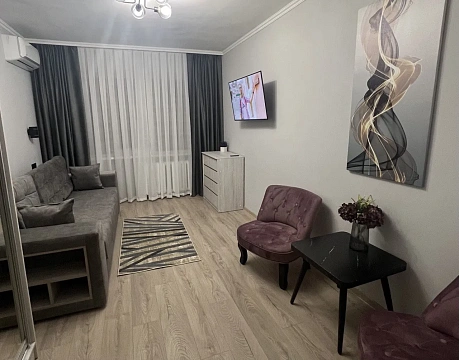 2 rooms apartments daily Chernivtsi, SHevchenkovskiy district, Sandulyaka Poletaeva St., 6