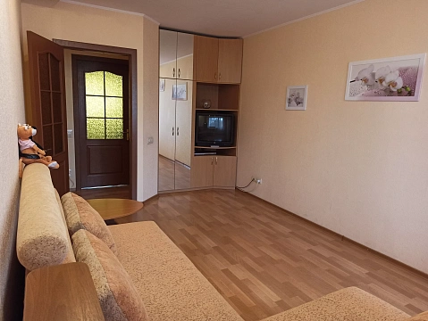 2 rooms apartments daily Sumy, Zarechnyy district, KHolodnoyarskoy Brigady Sumsko-Kievskikh Diviziy St., 36