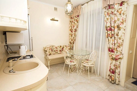 2 rooms apartments daily Odesa, Primorskiy district, Deribasovskaya St., 20