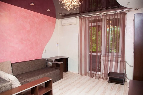 2 rooms apartments daily Zaporizhzhia, Voznesenovskij district, Nezavisimoy Ukrainy St., 51