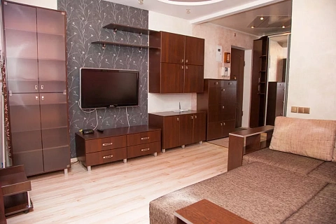 2 rooms apartments daily Zaporizhzhia, Voznesenovskij district, Nezavisimoy Ukrainy St., 51