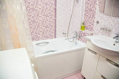 2 rooms apartments daily Zaporizhzhia, Voznesenovskij district, Nezavisimoy Ukrainy St., 51