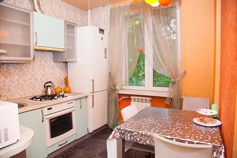 2 rooms apartments daily Zaporizhzhia, Voznesenovskij district, Nezavisimoy Ukrainy St., 51