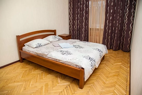 2-кімнатна квартира подобово у Запоріжжі, Вознесеновський район, вул. Лермонтова, 21 а