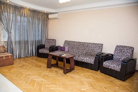 2-кімнатна квартира подобово у Запоріжжі, Вознесеновський район, вул. Лермонтова, 21 а