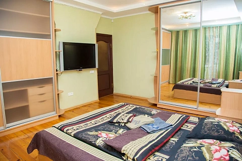3 rooms apartments daily Zaporizhzhia, Dneprovskij district, Pionerskiy proezd, 2