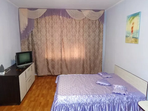Однокомнатная квартира посуточно в Черкассах, ул. Небесной Сотни, 35