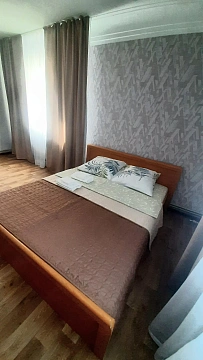 Дом посуточно в Днепре, Центральный район, ул. Ужгородская, 1
