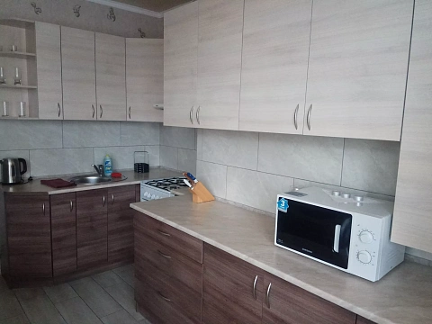 Однокомнатная квартира посуточно в Луцке, ул. Огиенко, 2а