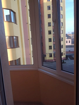 Однокомнатная квартира посуточно в Луцке, ул. Огиенко, 2а