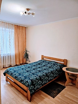 Однокомнатная квартира посуточно в Луцке, ул. Винниченко, 6