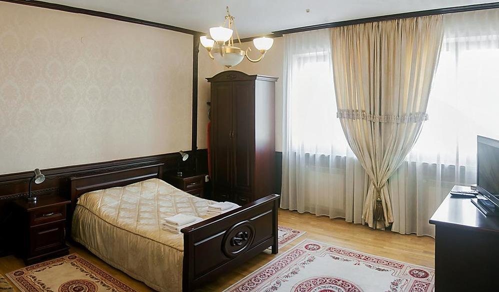 Двокімнатний люкс з каміном
