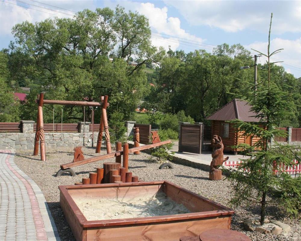 Дитячий майданчик для дітей в готелі Лагуна