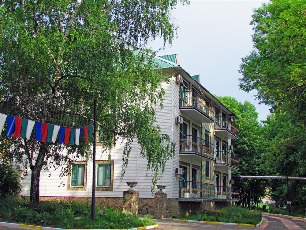 Великий корпус в санаторії Роща