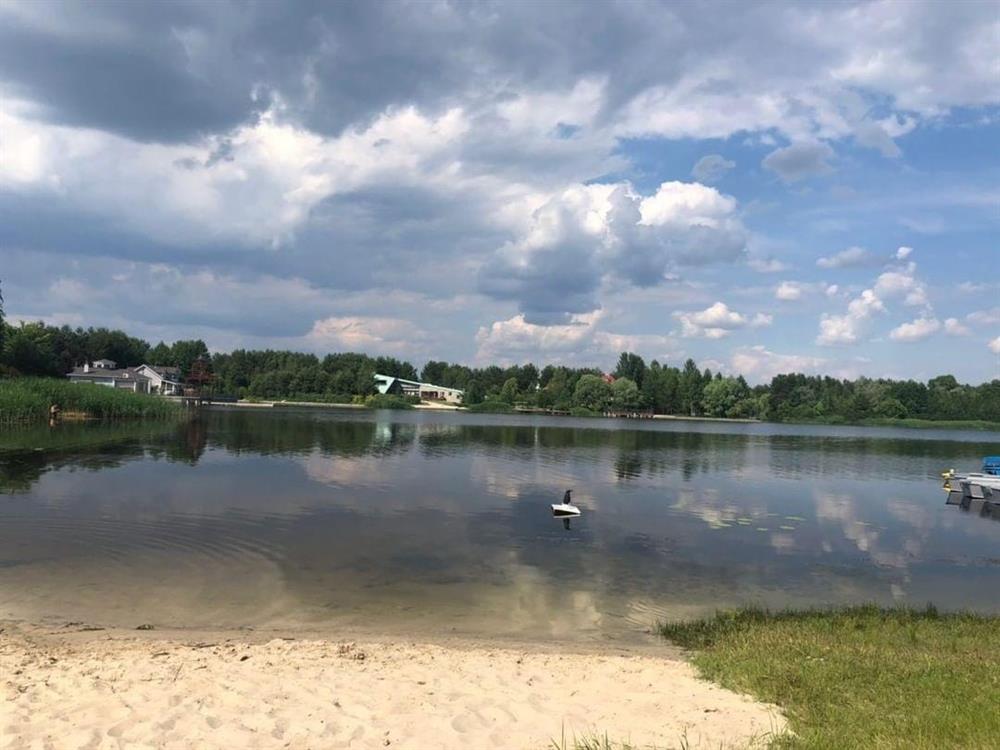 Вид на озеро санаторій Жовтень