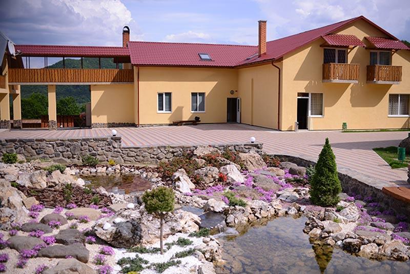 Готель Лісова Казка Велятино
